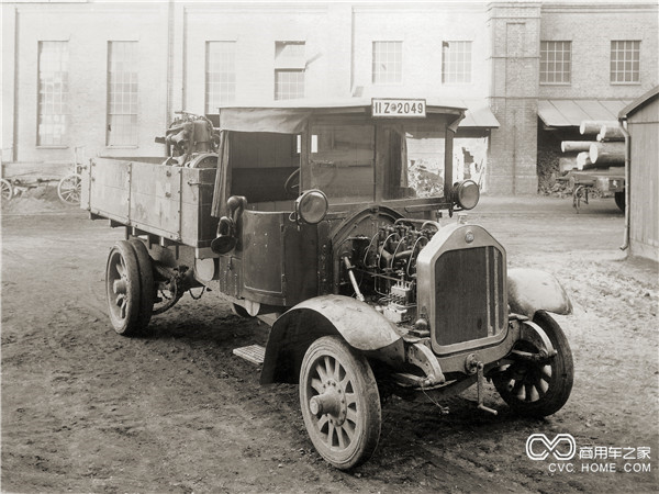 1924年，曼恩第一輛柴油直噴發(fā)動(dòng)機(jī)卡車(chē)誕生。.jpg